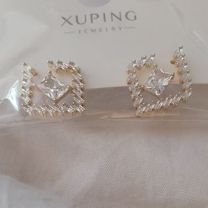 Gold stoned earrings.